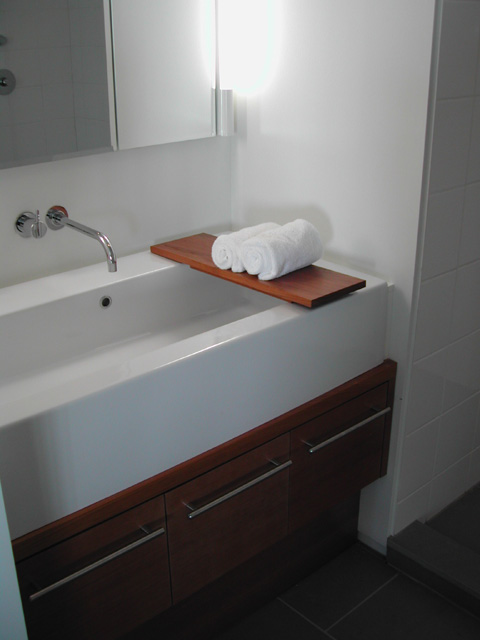 beach-house-bathroom-2