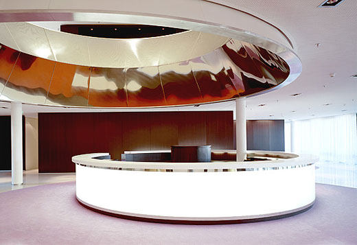 modern-receptionist-table-side-view